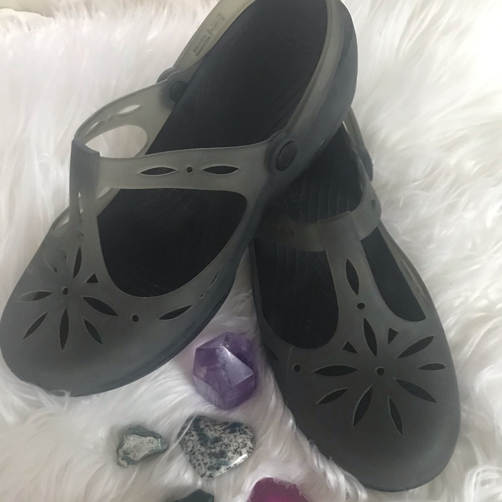 Crocs women’s beach shoes